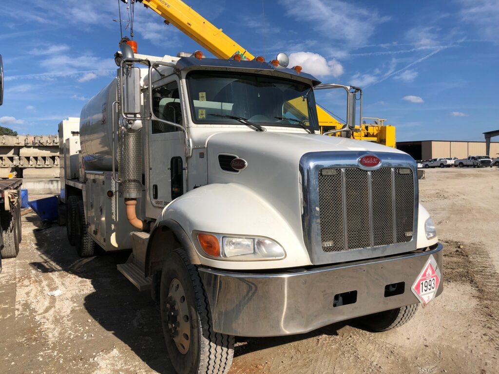 2015 Peterbilt 348 Fuel/Lube Truck