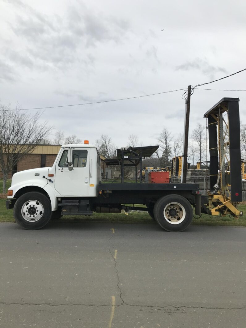 2000 International 4700 Attenuator Truck