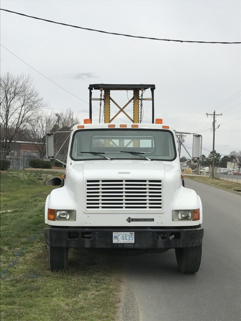 2000 International 4700 Attenuator Truck