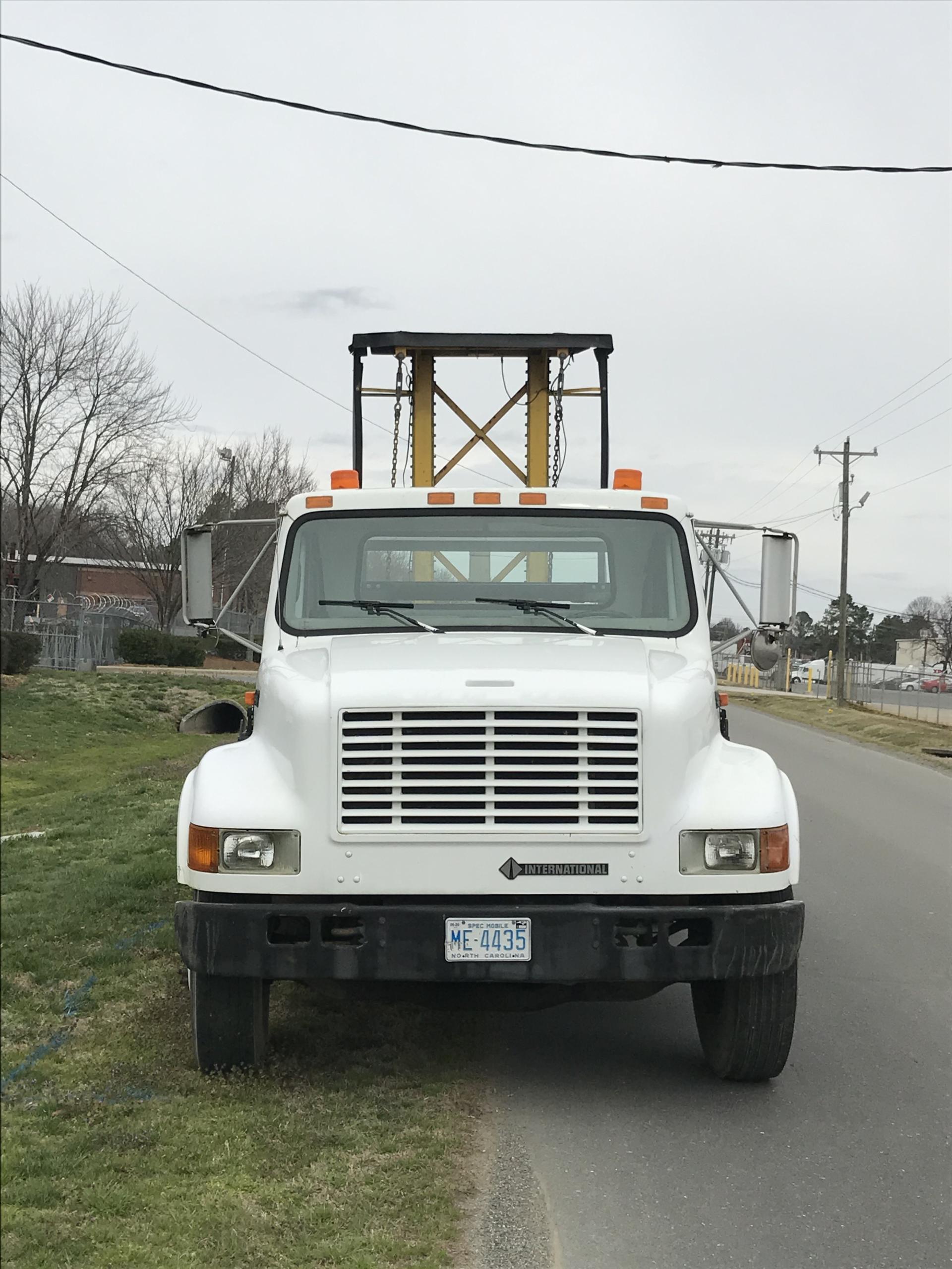 2000 International 4700 Attenuator Truck