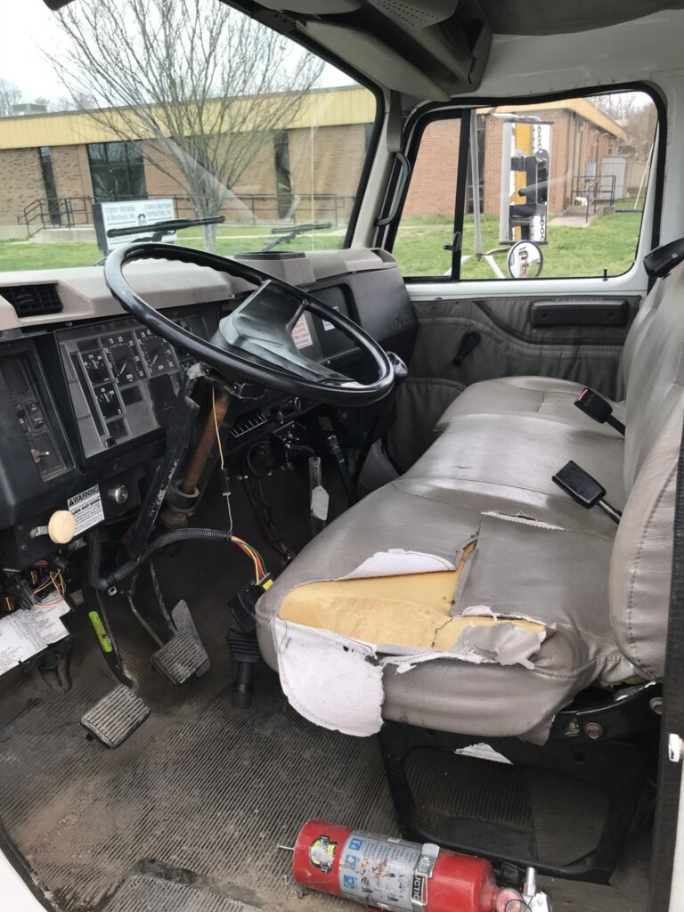 2000 International 4700 Attenuator Truck