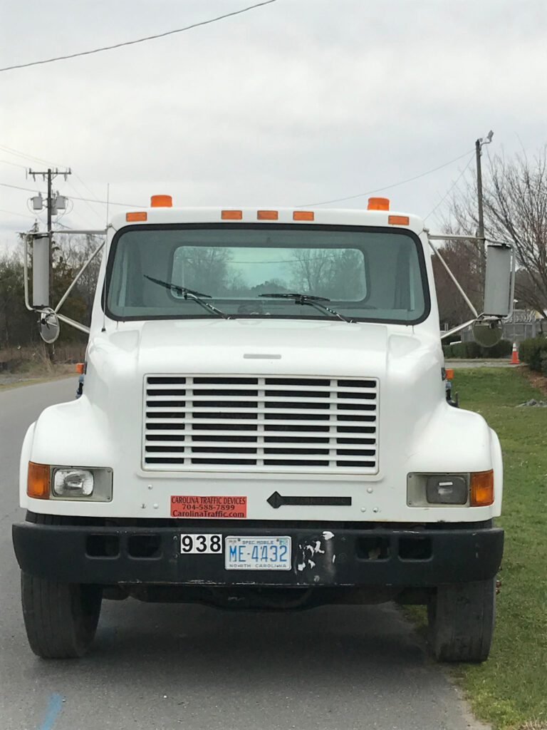 2000 International 4700 Attenuator Truck