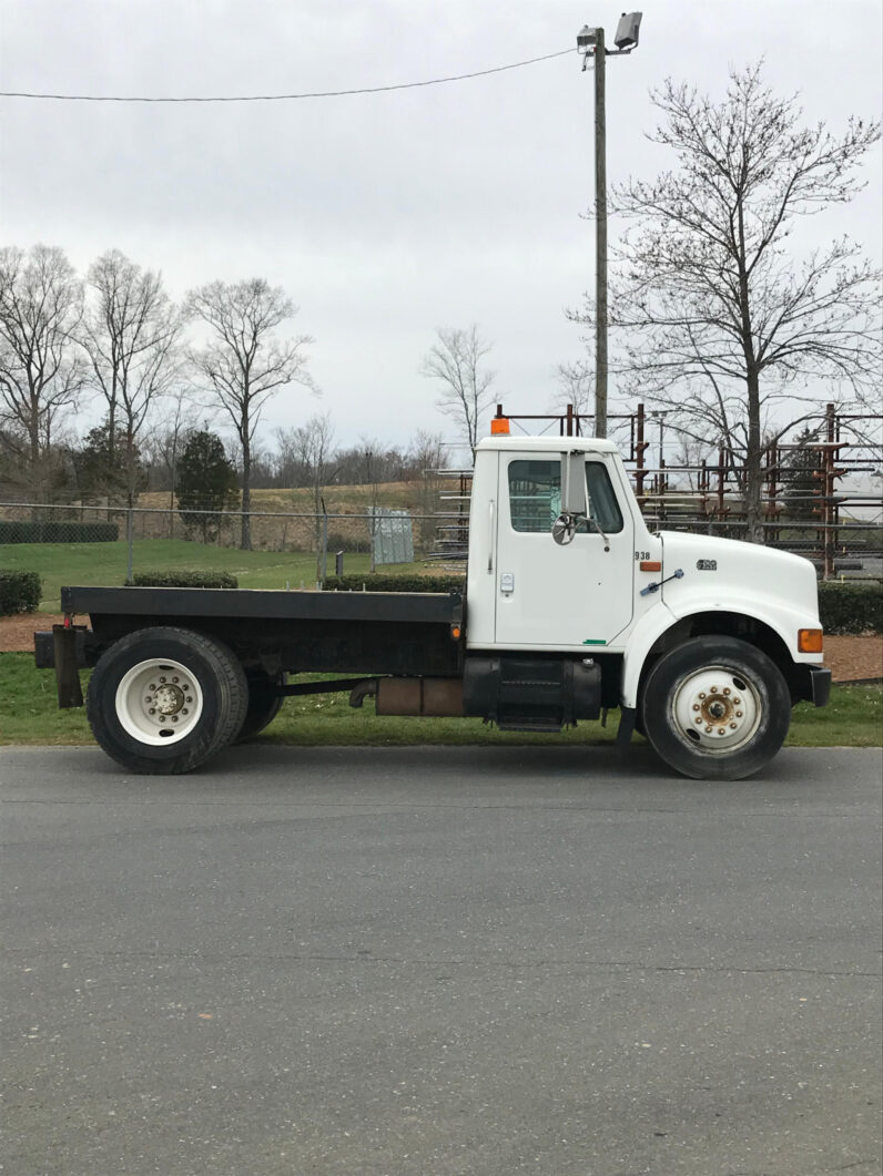 2000 International 4700 Attenuator Truck