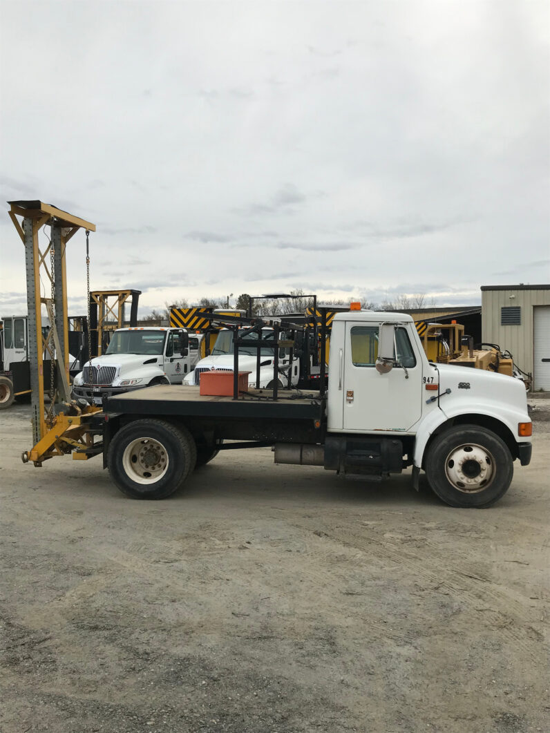 1999 International 4700 Attenuator Truck