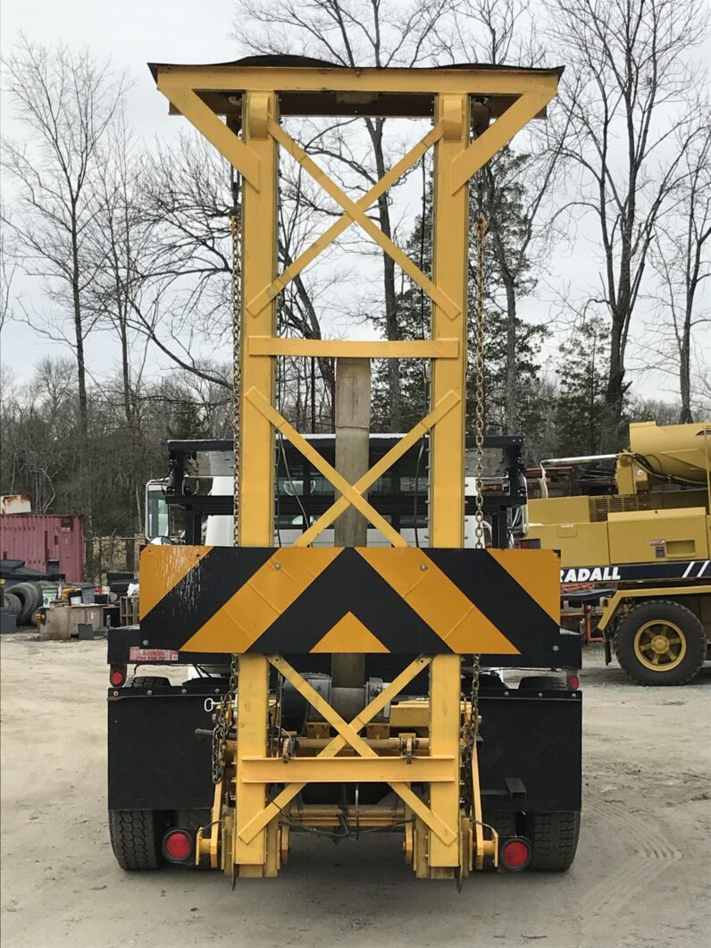 1999 International 4700 Attenuator Truck
