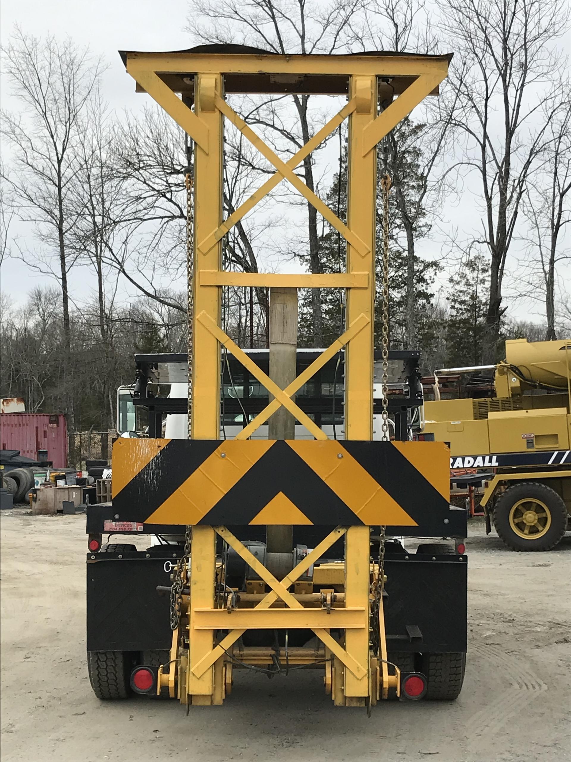 1999 International 4700 Attenuator Truck