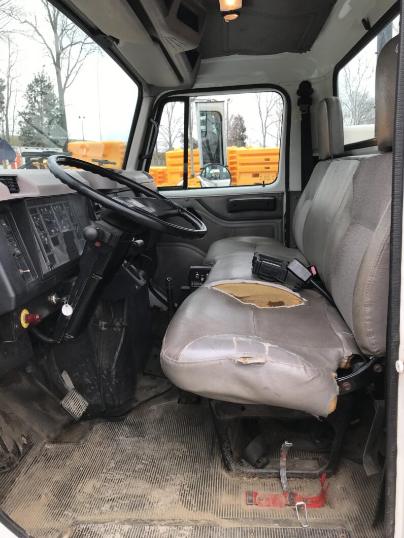 1999 International 4700 Attenuator Truck