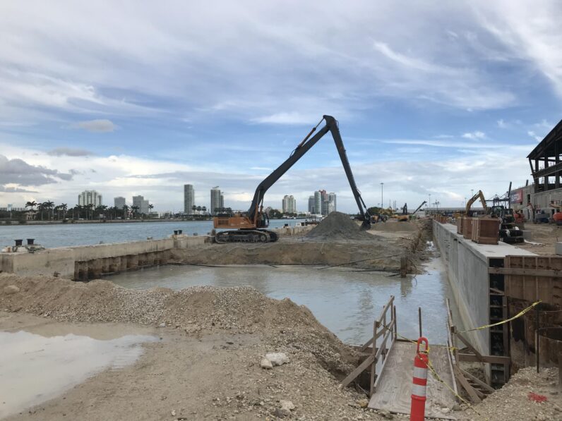 2003 Case CX800 Long Reach Crawler Excavator