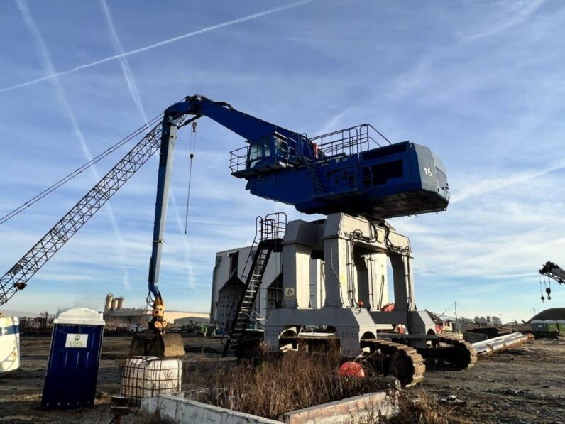 2010 MultiDocker CH65C Tracked Material Handler