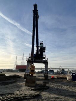 2010 MultiDocker CH65C Tracked Material Handler