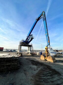 2010 MultiDocker CH65C Tracked Material Handler