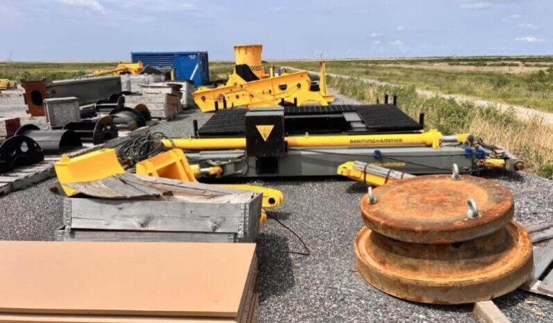 Junttan HHx300 Hydraulic Impact Hammer